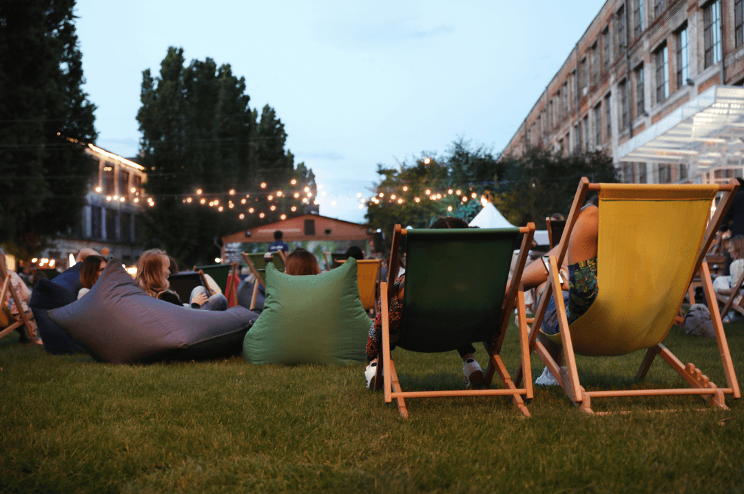 chaises dans un parc