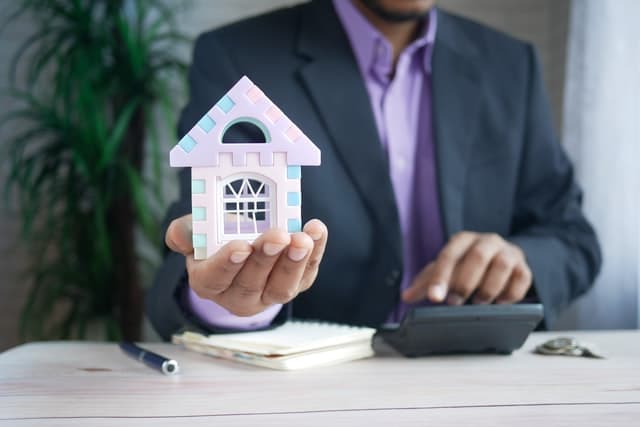 Travailler avec un courtier pour choisir le terme de son hypothèque