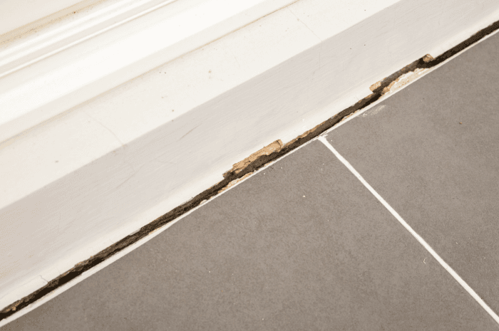 Une fissure dans un plancher de béton est un vice apparent