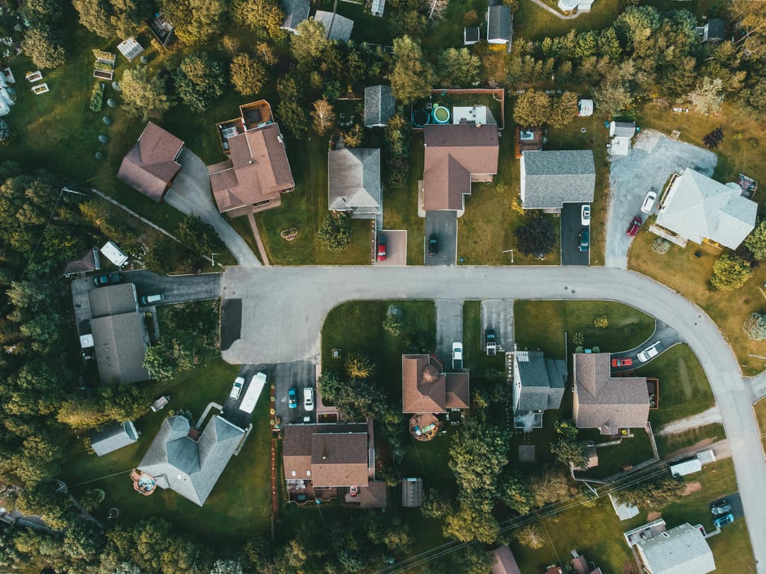 Quartier de maisons vu de haut