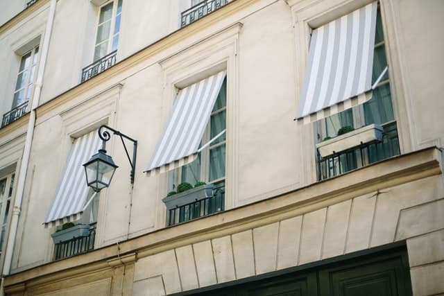 L'auvent pour bloquer la vue des voisins