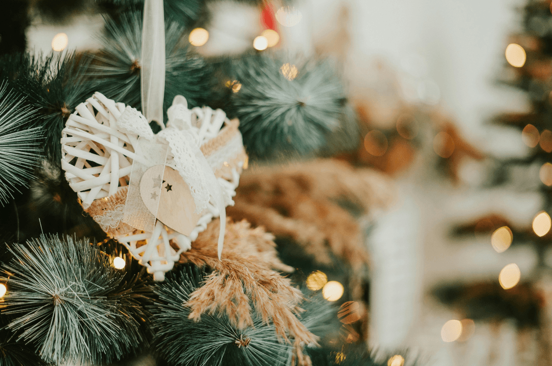 Ornement dans un sapin