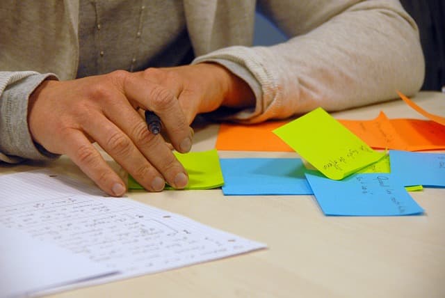 Un planificateur financier en plein apprentissage auprès de l'IQPF