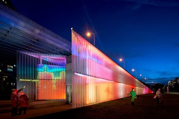 Immeuble commercial en verre 2