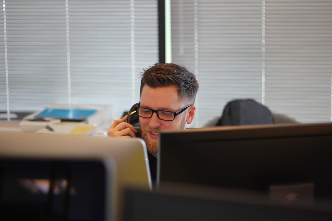 Un collaborateur de Habitam qui contacte un lead