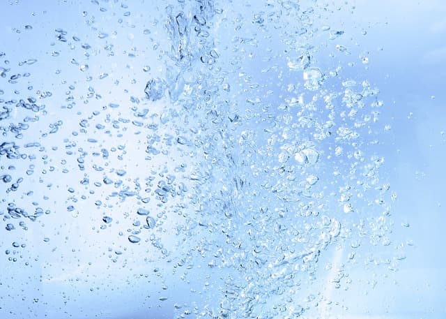 De l'eau à l'intérieur d'un humidificateur
