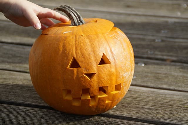 Une citrouille décorée pour Halloween