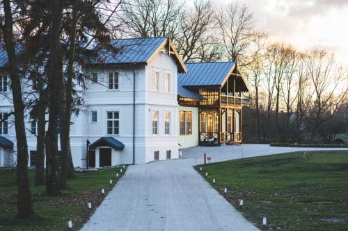 The notary helps you when buying or selling a property