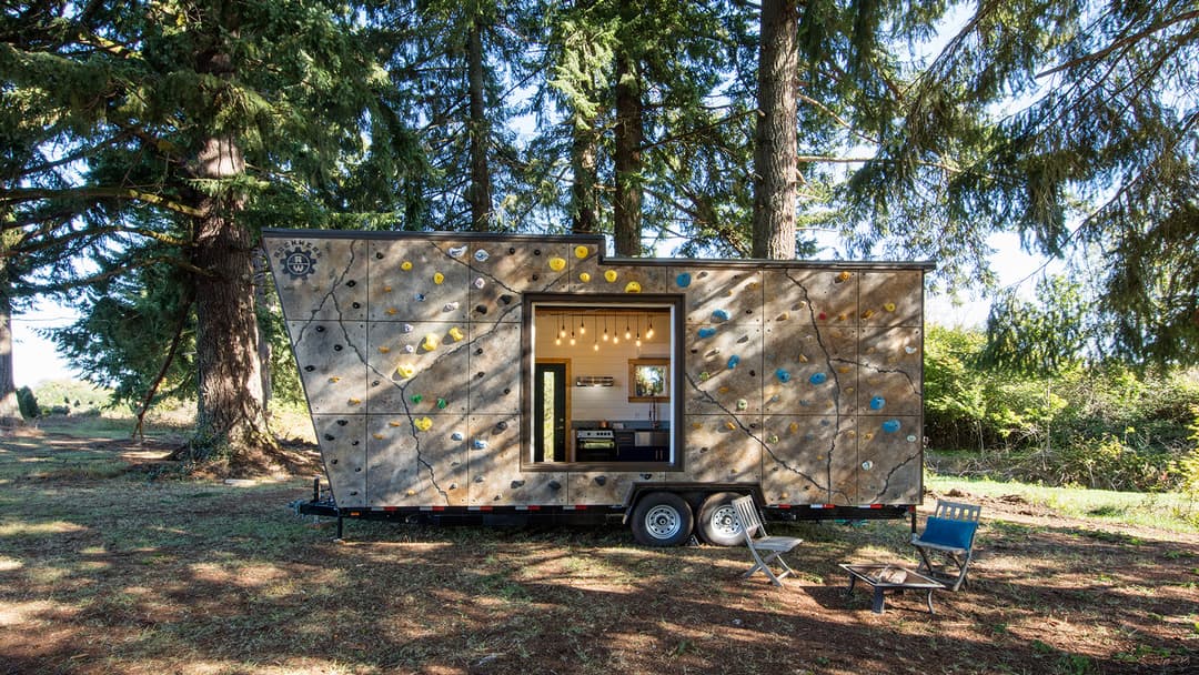 Mini maison avec mur escalade 01