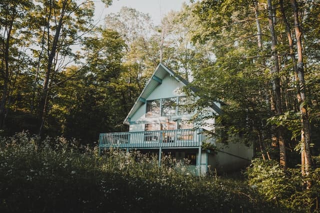 Avant d'acheter un terrain pour votre maison, certaines vérifications doivent être faites