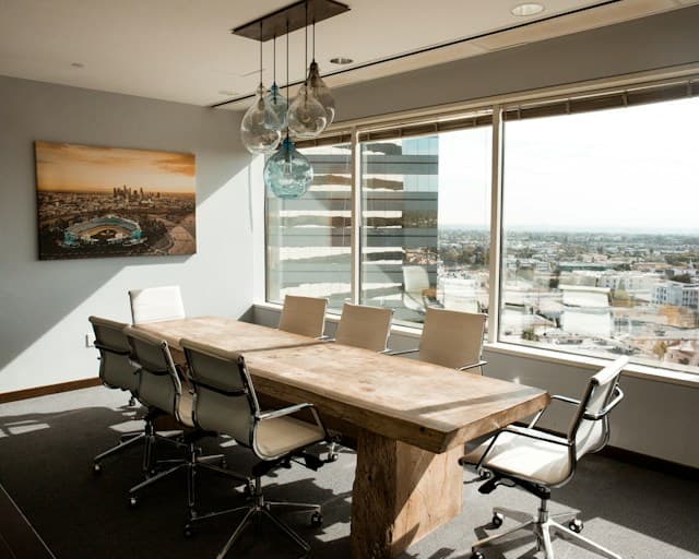 Salle de réunion d'un édifice à bureaux de qualité