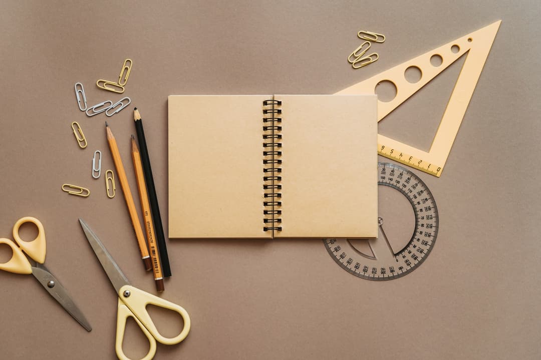 Autoconstruction : carnet et accessoires de bureau
