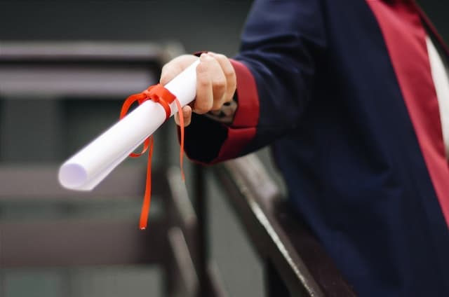 Recevoir le certificat de représentant de l'AMF : l'étape ultime avant d'exercer en planification financière