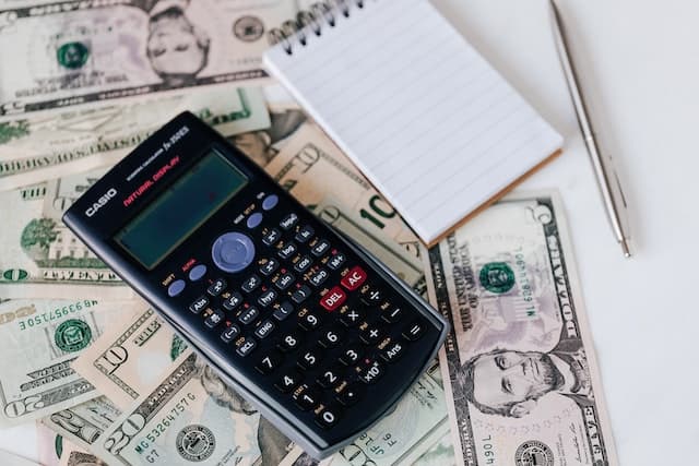 Argent et calculatrice