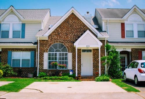 Negociate the terms of the purchase offer of the house