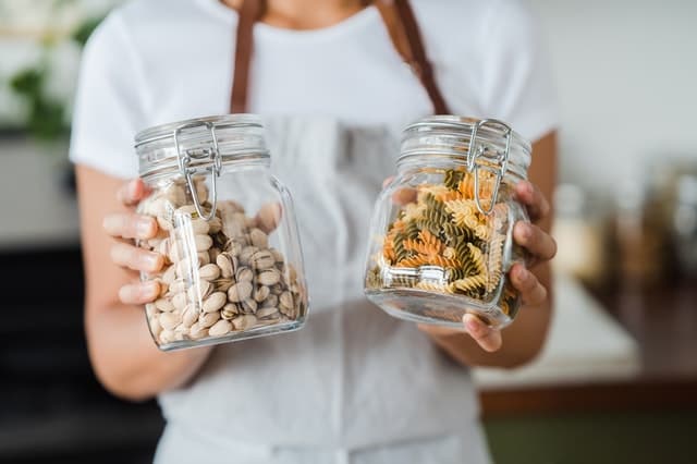 Des pots de verre pour un meilleur rangement dans la cuisine