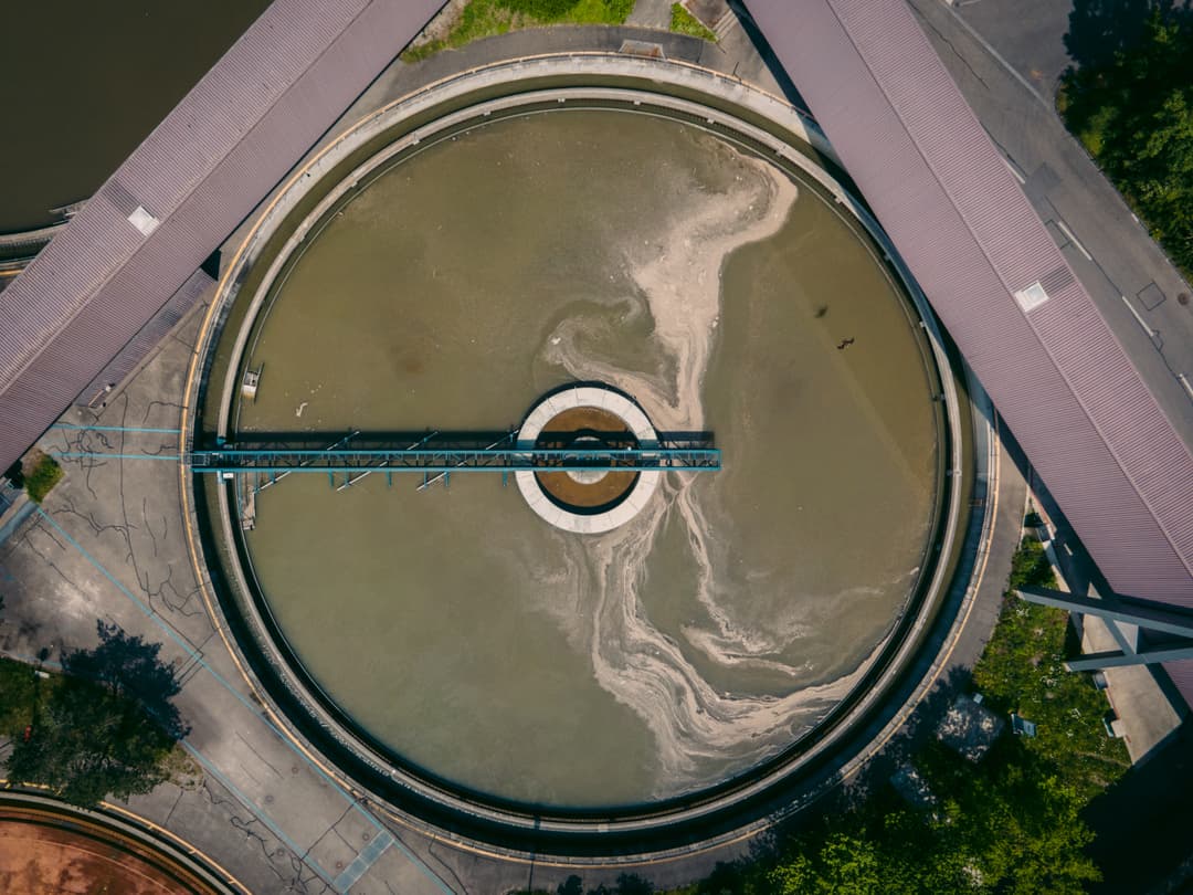 Un centre de traitement des eaux usées
