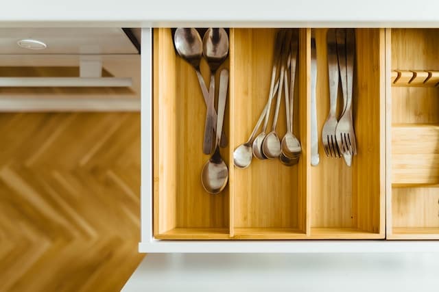 Tiroir de cuisine bien rangé