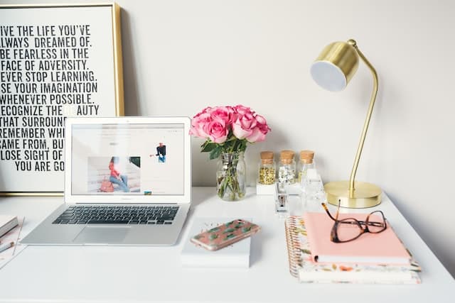Ajoutez des éléments de décor à votre espace bureau