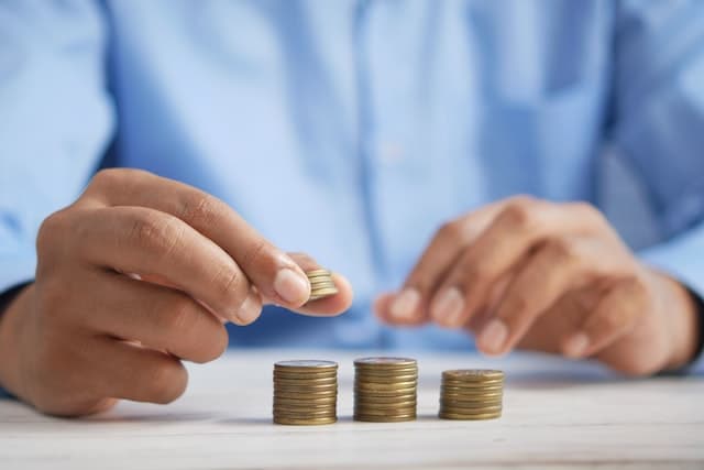 Un conseiller financier peut aussi être payé selon des honoraires ou des frais fixes