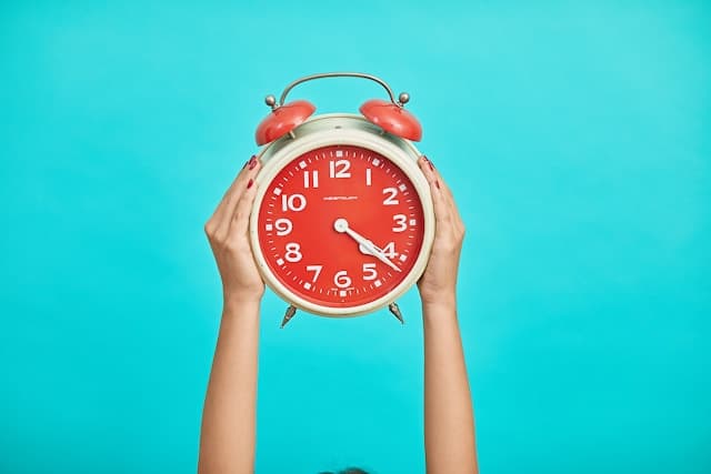Red alarm clock representing the amortization period