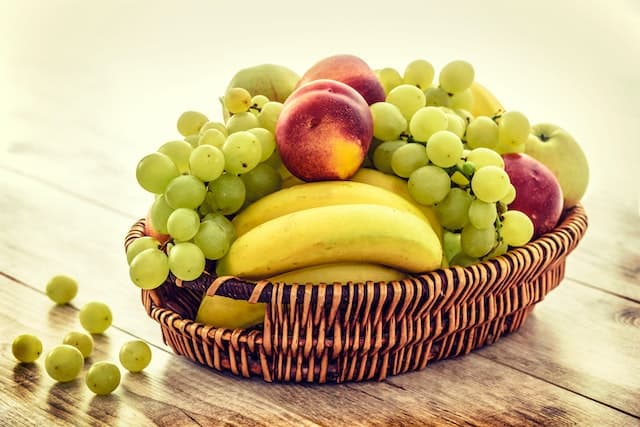 Panier de fruits propice à l’apparition de drosophiles