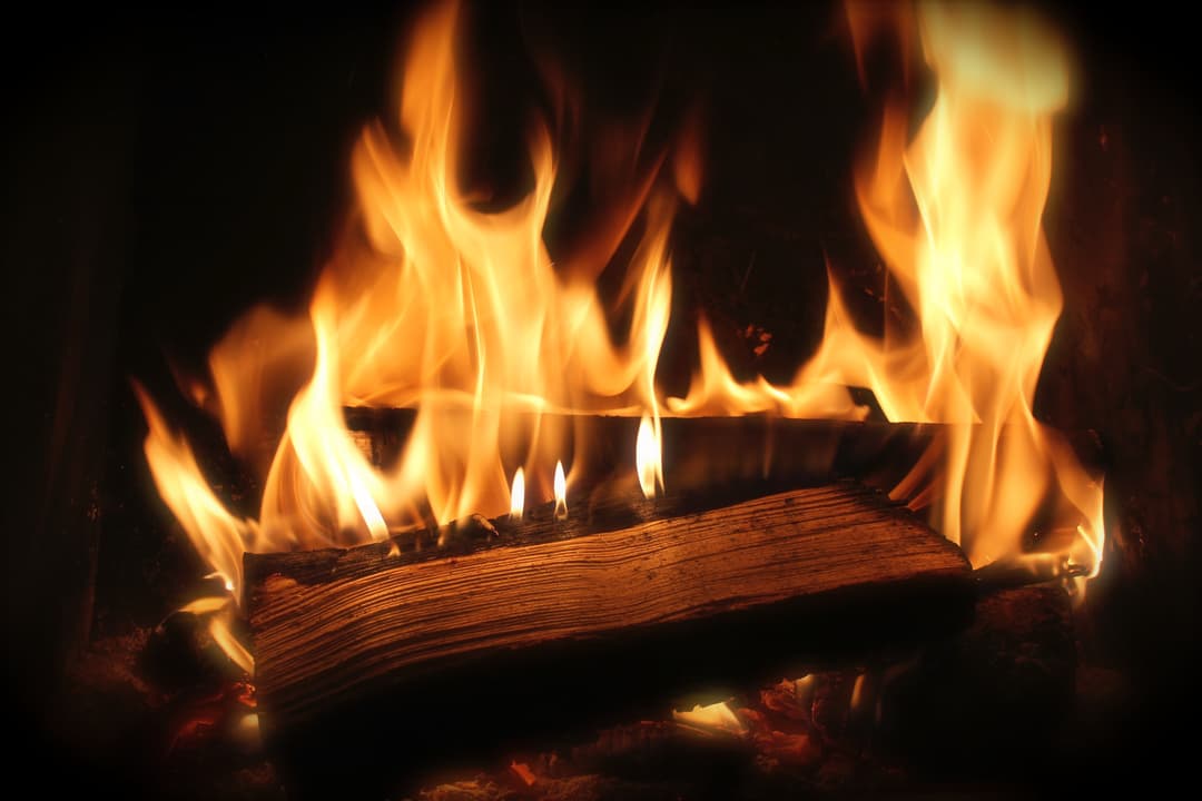 Feu de foyer : ramonez votre cheminée au printemps