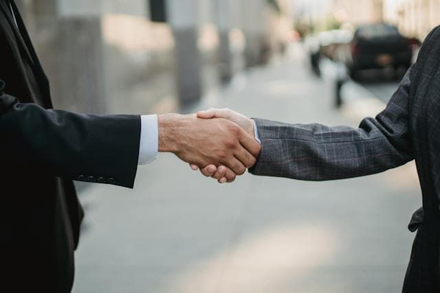 Two man shaking hands