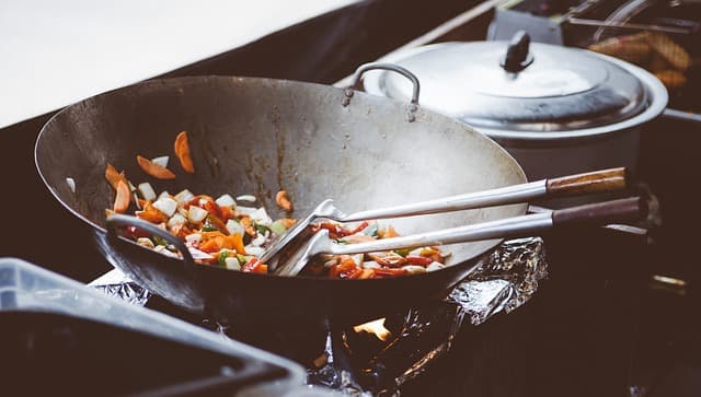 Des aliments qui cuisent et consomment de l'énergie