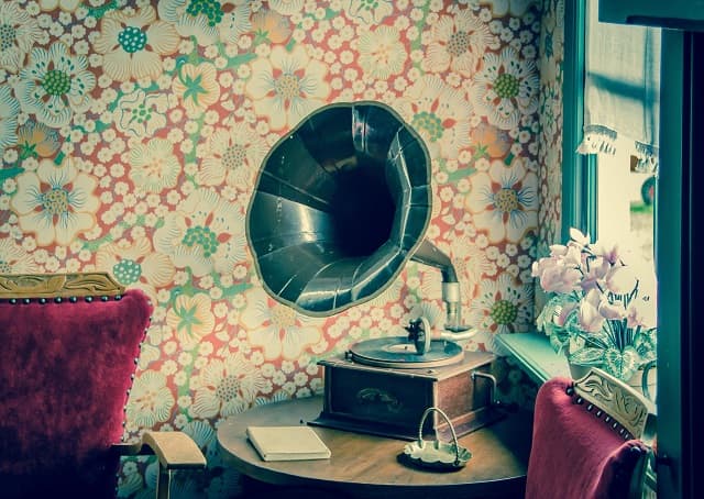 Gramophone représentant la génération la plus agée de la famille
