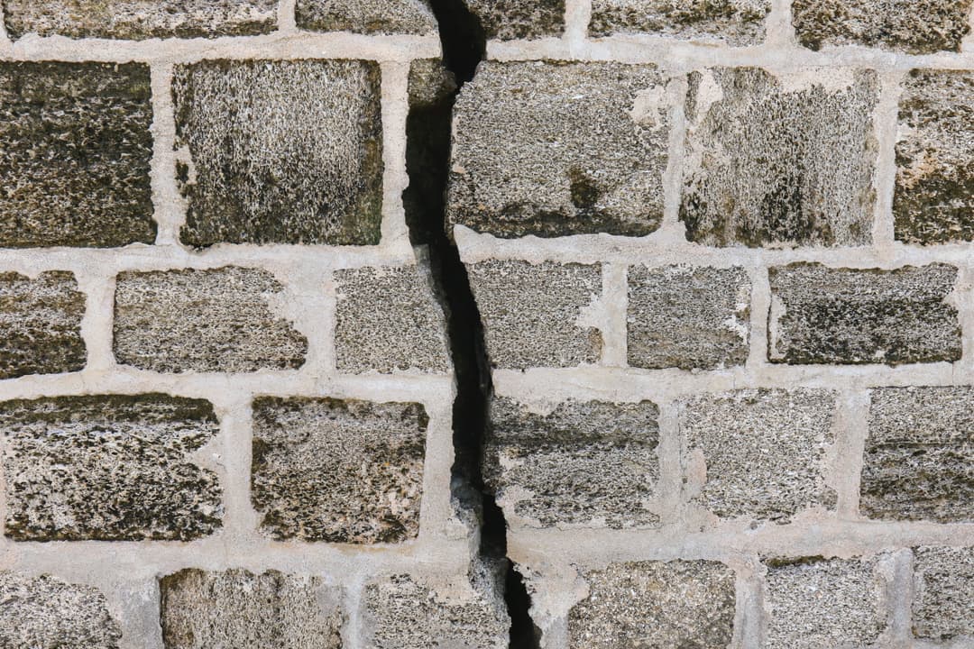 Restez à l'affût des fissures